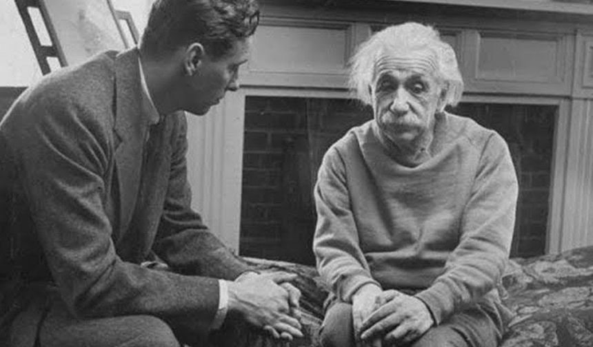 Einstein'ın son isteği herkesi şaşırttı: Mezarı yok, külleri gizli bir yere serpildi